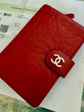 CERTIFIED CHANEL Red Floral Camellia Leather Cardholder CC Logo Large Capacity